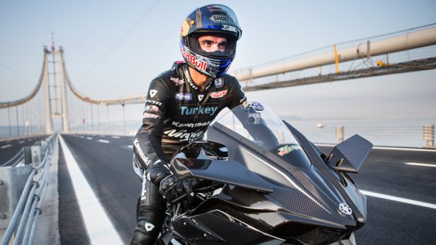 Sofuoglu passe les 400 km/h au guidon de sa Ninja H2R