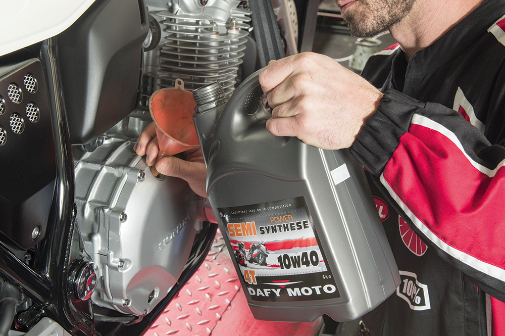 Comment bien choisir son huile moteur pour sa moto ?
