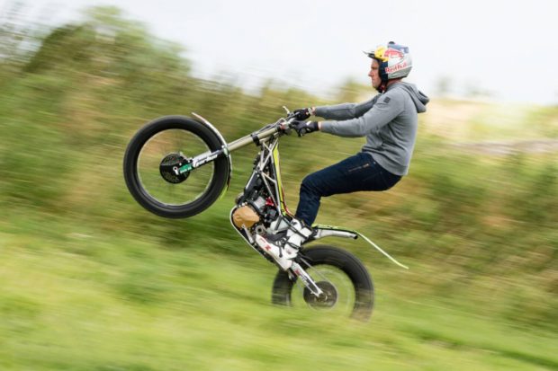 Dougie Lampkin : 60 km en wheeling !