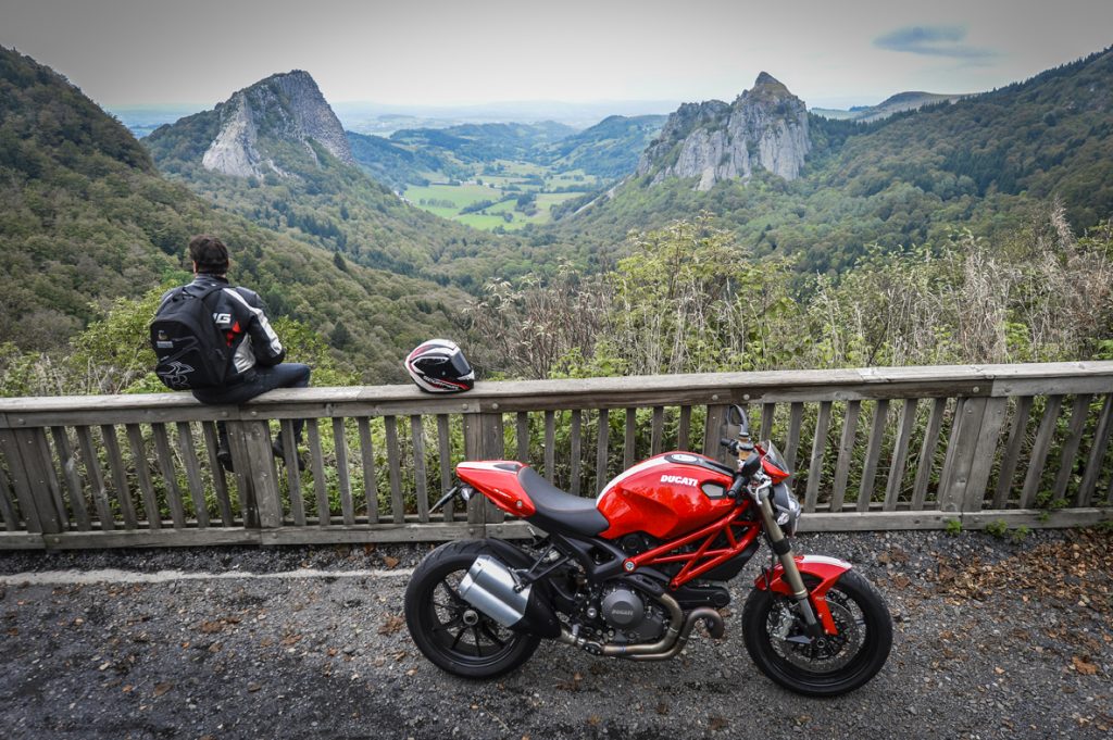 Road Trip à moto en Auvergne-Dunlop Day-Ducati Monster