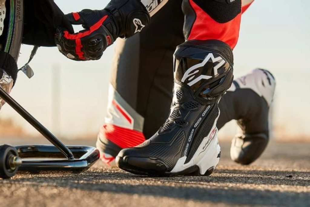 Comment bien choisir ses chaussures ou bottes moto ?