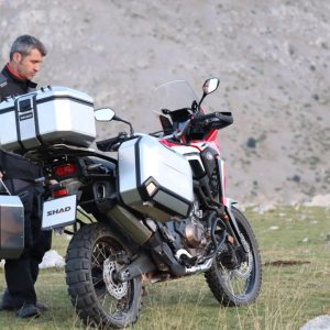 Les meilleures sacoches et valises moto pour voyager léger