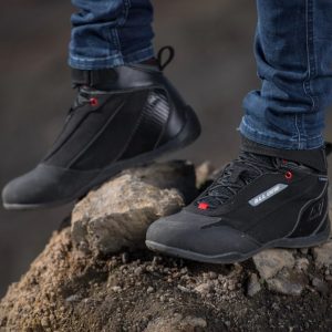 Sécurité à moto : quel rôle jouent les chaussures dans la protection des pieds et des chevilles ?