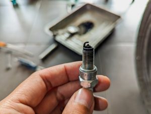 Moto ne démarre pas, que faire, bougie, démarreur