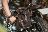 Comment sécuriser sa sacoche moto