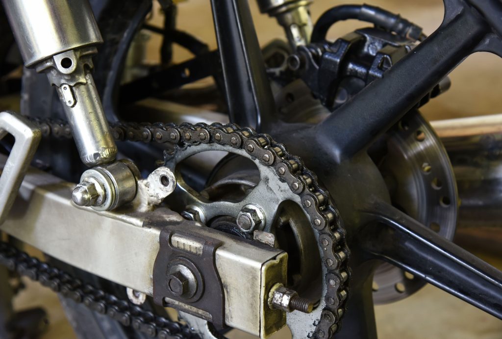 lubrification d'une chaine moto