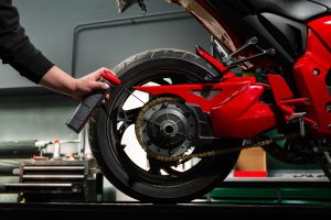 Lubrification d'une chaine moto