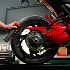 Lubrification d'une chaine moto