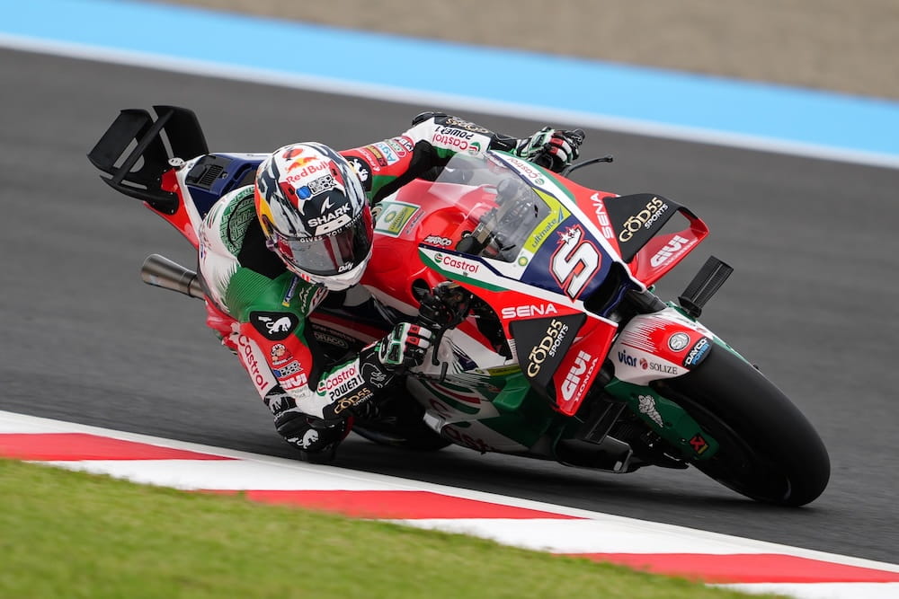 Johann Zarco portant le casque Aeron GP FIM Racing #2 replica Zarco Suzuka 2026 - MotoGP Japon